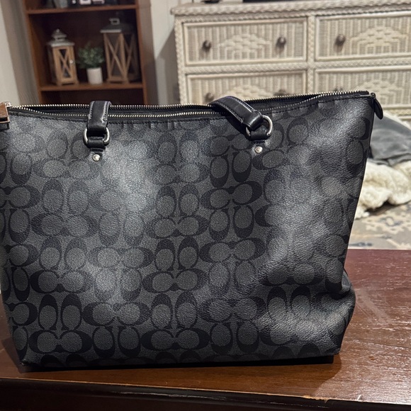 Coach Black Gallery Tote in Signature Graphite Canvas - Picture 10 of 11